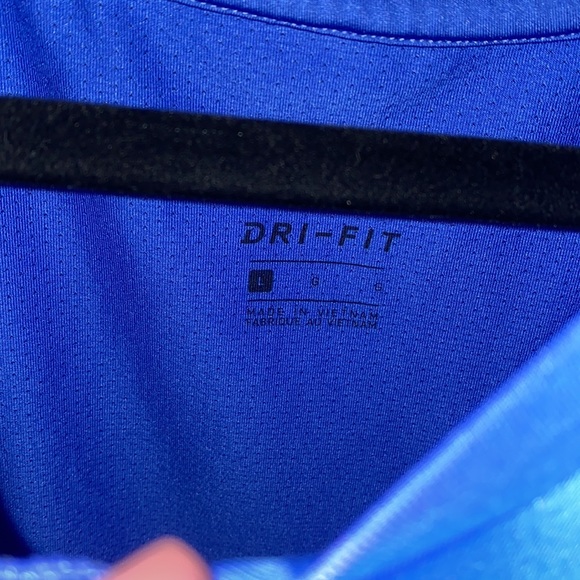🎱Blue Nike Dri-fit shirt! - Picture 6 of 7